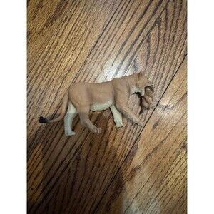Safari Ltd. Lioness with Cub figurine